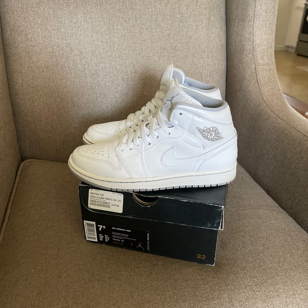 Mens Nike Air Jordan 1 mid 7.5